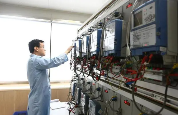 电力机柜和数据机房灭火一般采用全氟己酮自动灭火装置